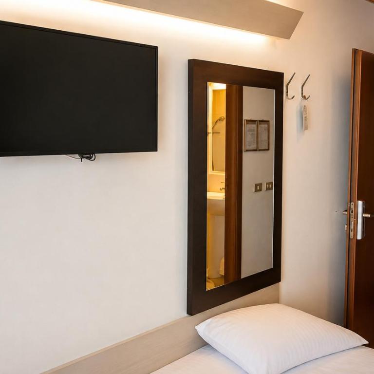 Hotiday Firenze Novoli - Double or Twin Room - 5