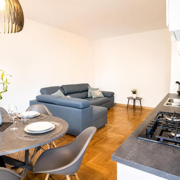 The Charme - Modern Apartment in Como with Balcony - Two-Bedroom Deluxe Apartment - 12