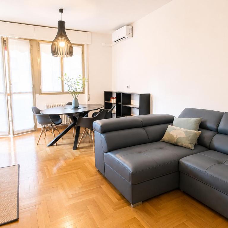 The Charme - Modern Apartment in Como with Balcony - Two-Bedroom Deluxe Apartment - 4
