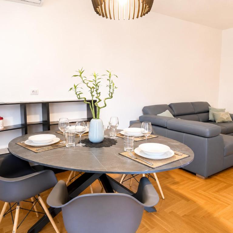 The Charme - Modern Apartment in Como with Balcony - Two-Bedroom Deluxe Apartment - 16
