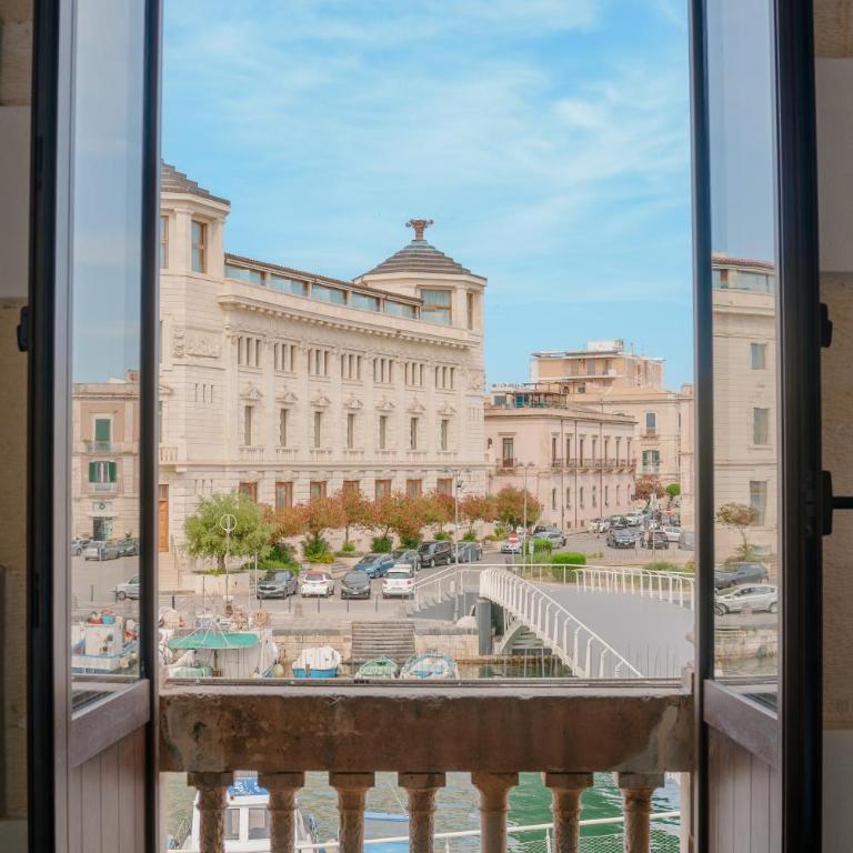 La Finestra sul Mare di Ortigia Suite Luxury - Appartamento con 1 Camera da Letto - 25