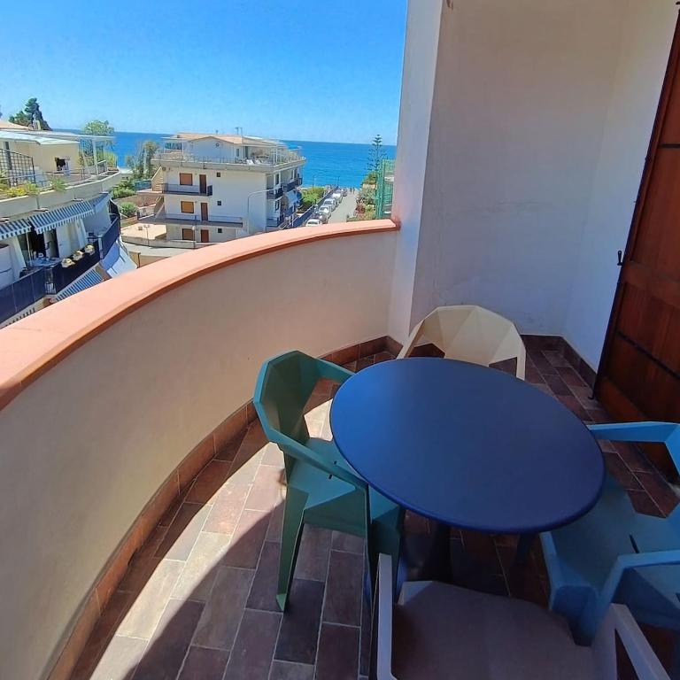 Vic SeaHouse 2 apartments - Three-Bedroom Apartment - 3