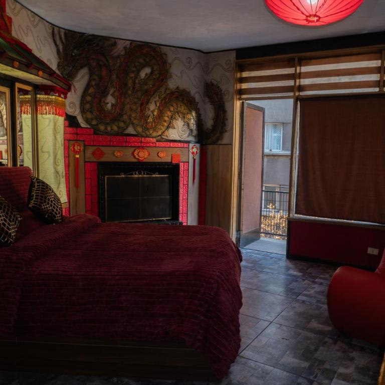 Bellas Artes Palace Secret Suites Adult Only - Habitación con cama grande y bañera de hidromasaje - 2