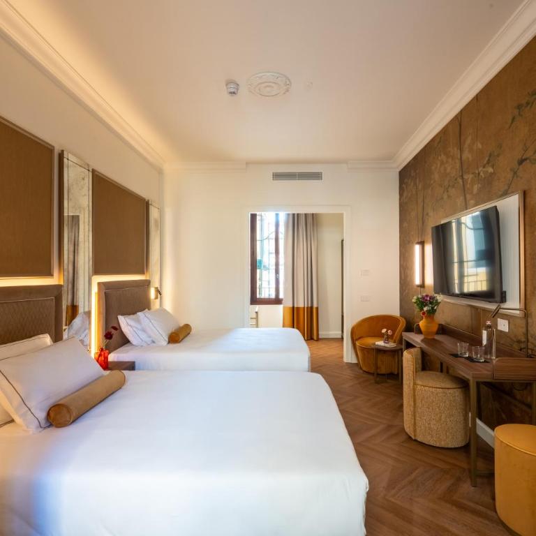 Hotel San Samuele - Deluxe Double Room with Two French Beds - 3