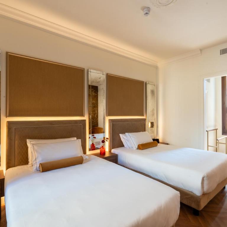 Hotel San Samuele - Deluxe Double Room with Two French Beds - 4