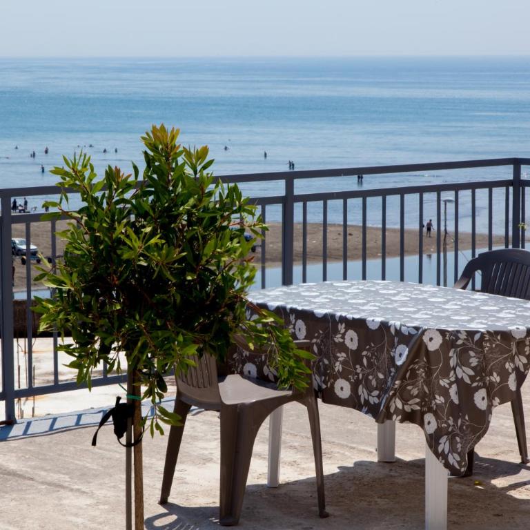 Apartments Feniks - Studio Apartment with Sea View - 1