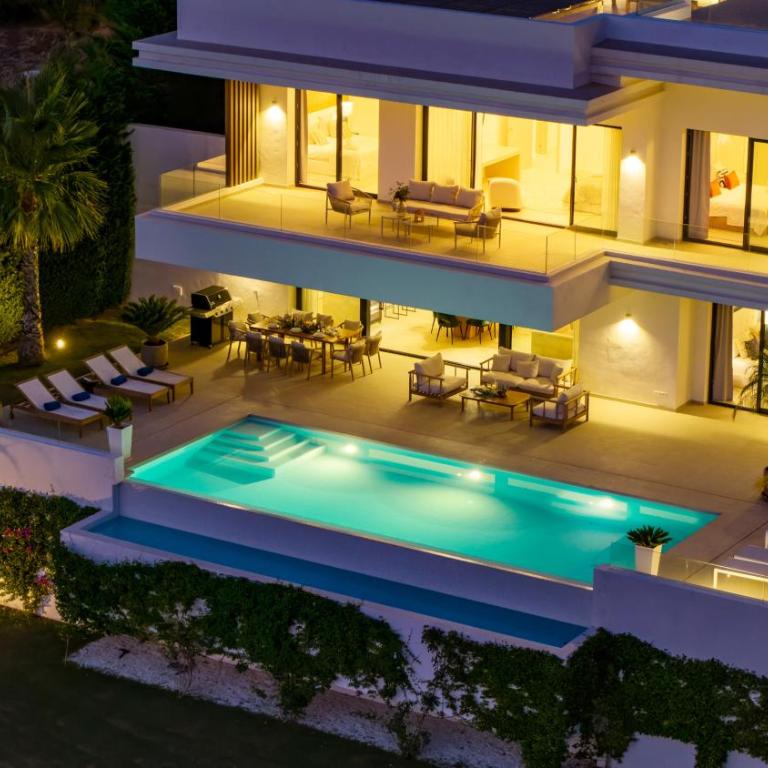 VACATION MARBELLA I Villa Status, Private Pool, 5min to the Beach, BBQ, Rooftop Terrace, 5 BDRS, Luxury Villa - Villa with Private Pool - 35