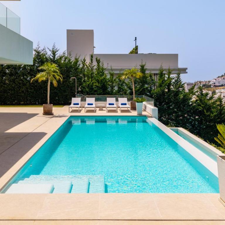 VACATION MARBELLA I Villa Status, Private Pool, 5min to the Beach, BBQ, Rooftop Terrace, 5 BDRS, Luxury Villa - Villa with Private Pool - 21