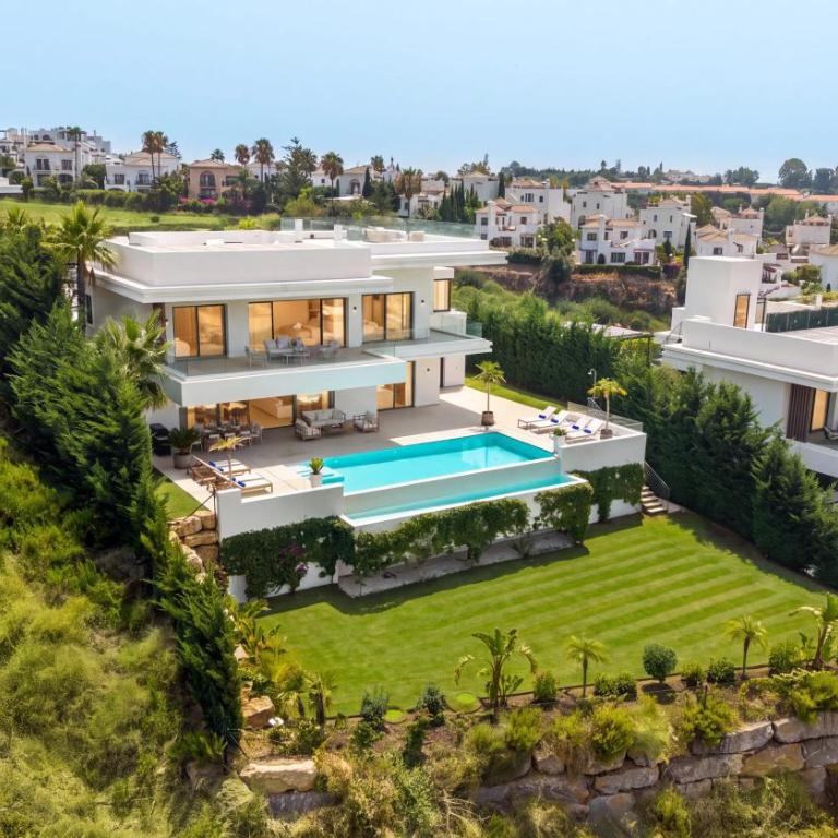 VACATION MARBELLA I Villa Status, Private Pool, 5min to the Beach, BBQ, Rooftop Terrace, 5 BDRS, Luxury Villa - Villa with Private Pool - 40