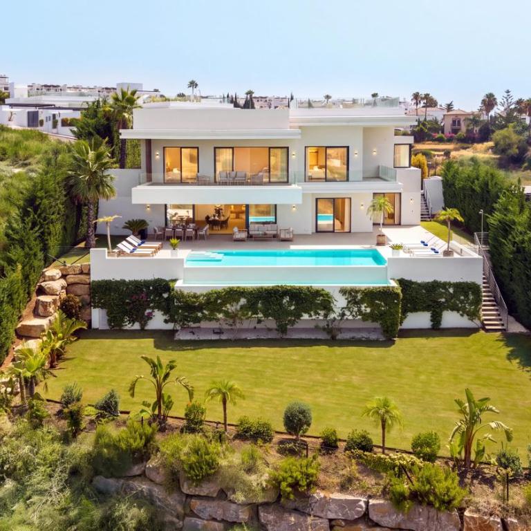 VACATION MARBELLA I Villa Status, Private Pool, 5min to the Beach, BBQ, Rooftop Terrace, 5 BDRS, Luxury Villa - Villa with Private Pool - 25