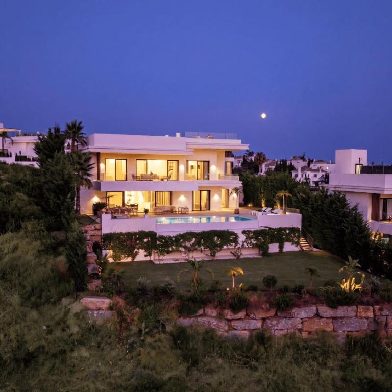 VACATION MARBELLA I Villa Status, Private Pool, 5min to the Beach, BBQ, Rooftop Terrace, 5 BDRS, Luxury Villa - Villa with Private Pool - 36