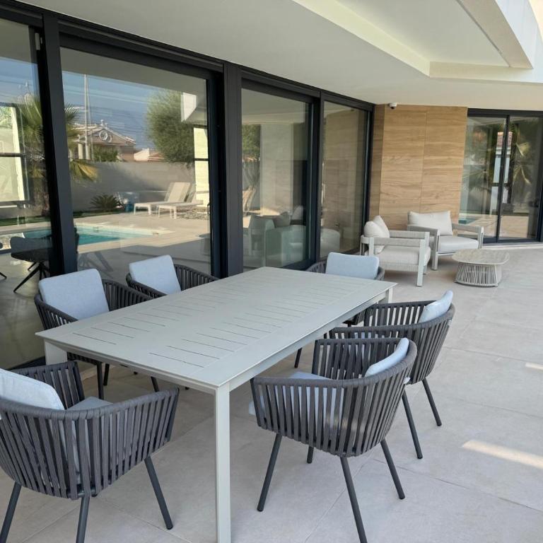 Our long Vacation in Quesada - Three-Bedroom House - 6