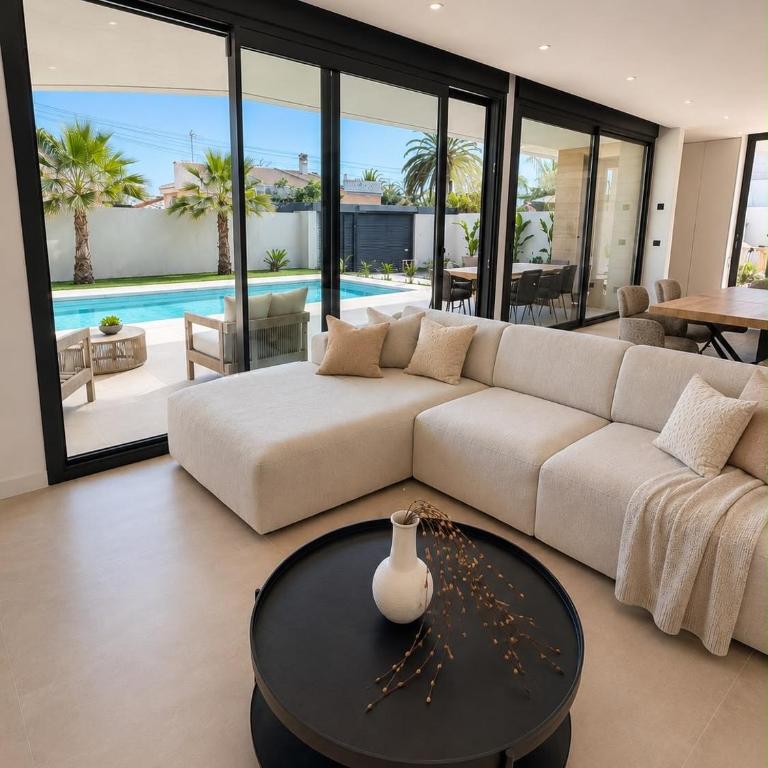 Our long Vacation in Quesada - Three-Bedroom House - 10