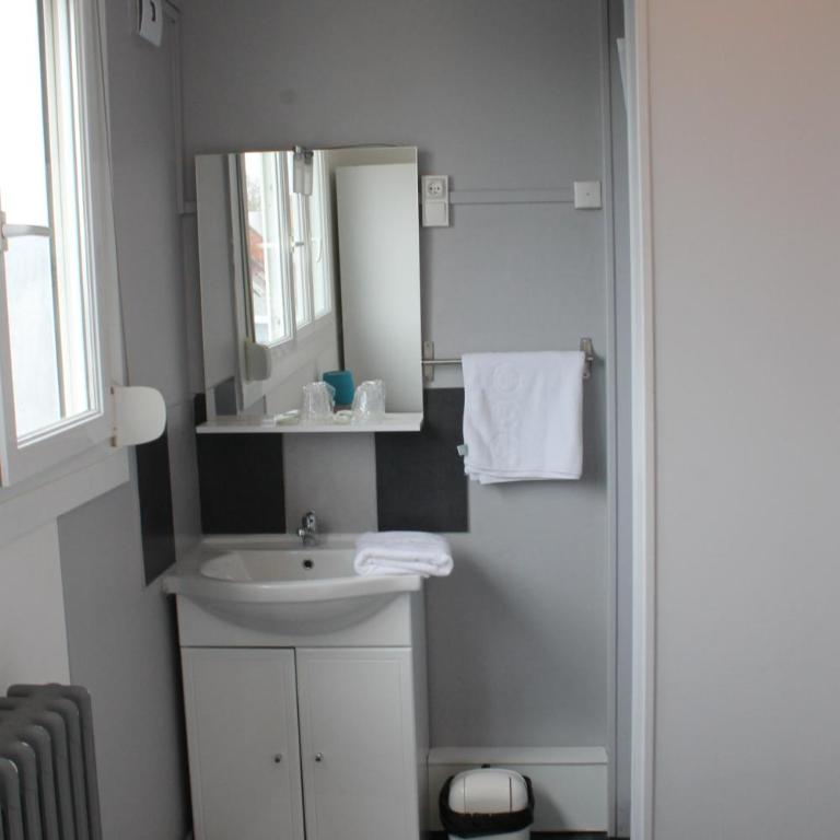 Hôtel De Normandie - Chambre Double avec Toilettes Communes - 6
