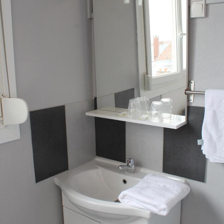 Hôtel De Normandie - Chambre Double avec Toilettes Communes - 8