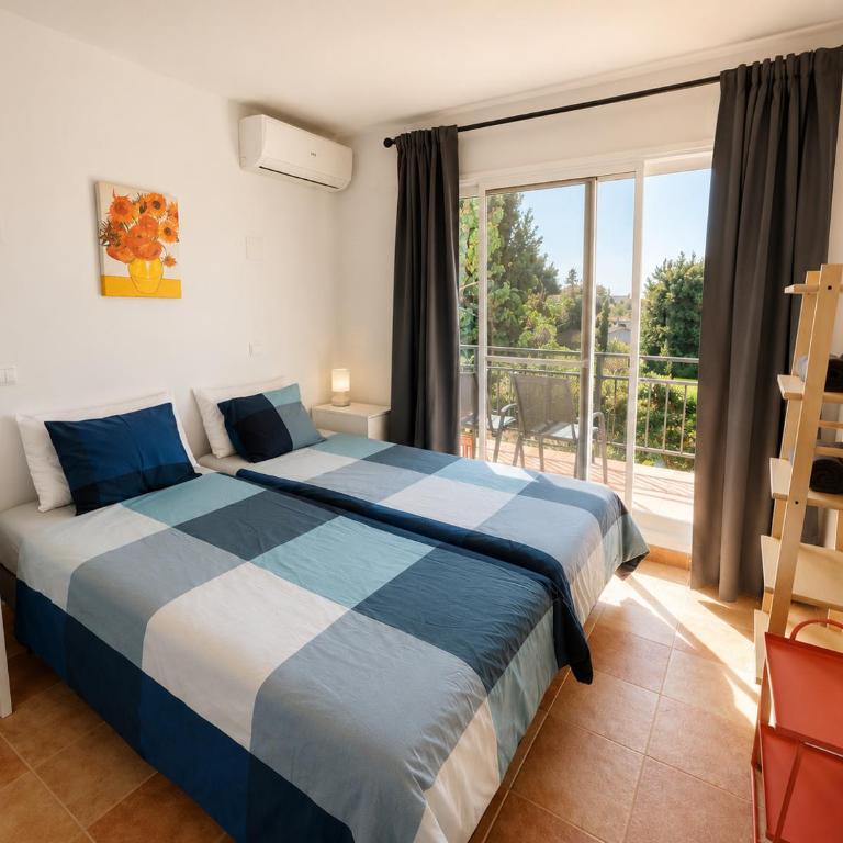 Marbella Beach House with Private Garden in Peaceful Area Close to Everything - Magnolia Properties - Casa de 2 dormitorios - 7