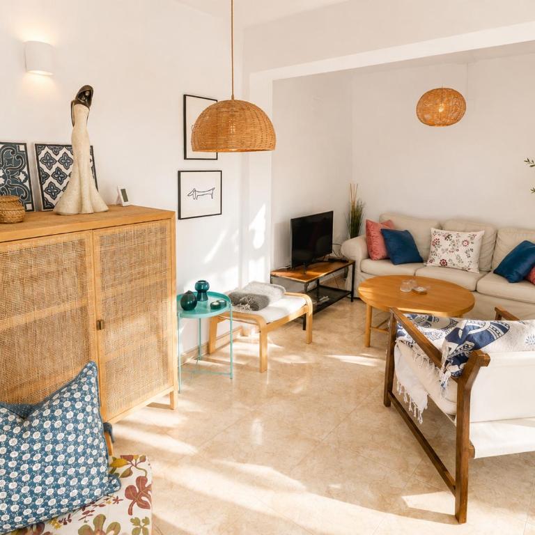 Marbella Beach House with Private Garden in Peaceful Area Close to Everything - Magnolia Properties - Casa de 2 dormitorios - 5