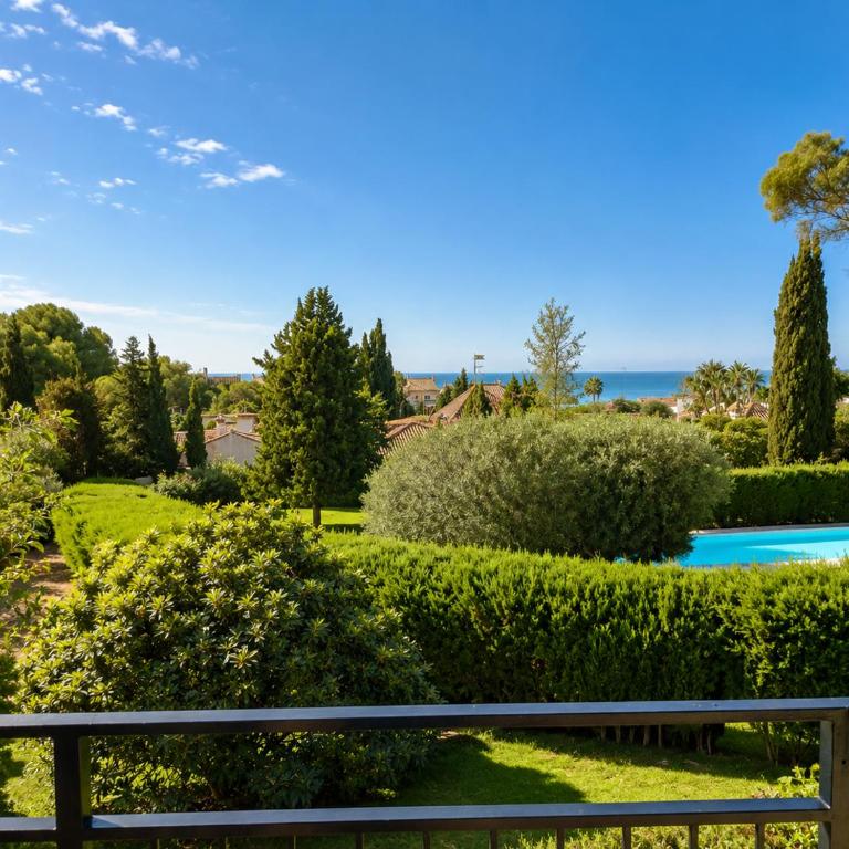 Marbella Beach House with Private Garden in Peaceful Area Close to Everything - Magnolia Properties - Casa de 2 dormitorios - 6