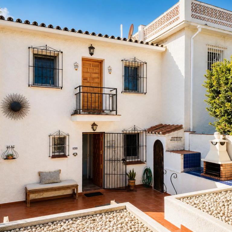 Marbella Beach House with Private Garden in Peaceful Area Close to Everything - Magnolia Properties - Casa de 2 dormitorios - 21