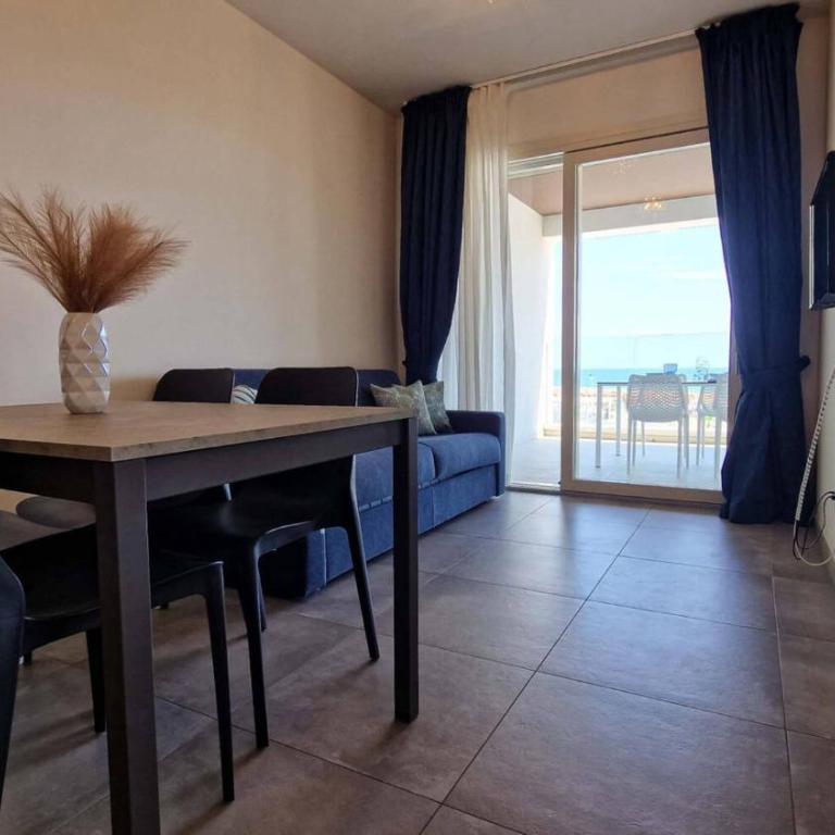 Colourful suite with terrace overlooking the sea - Studio - 18