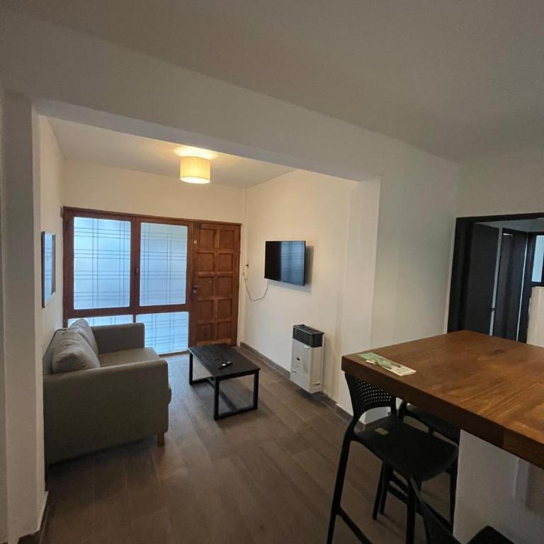 Departamento para 4 personas, a metros del Hospital Privado - Two-Bedroom Apartment - 3