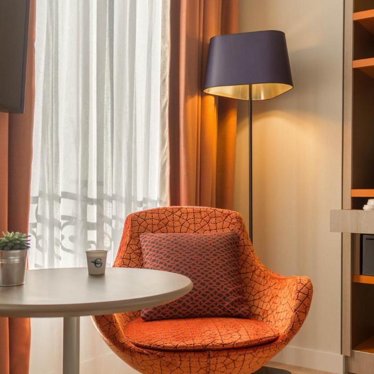Hôtel Oceania Le Métropole - Chambre Double Supérieure - Vue sur Piscine et Jardin - 7