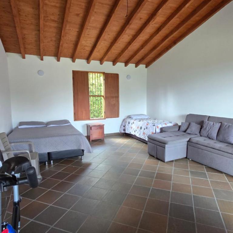 Finca campestre a un paso del pueblo - Family Room - 1