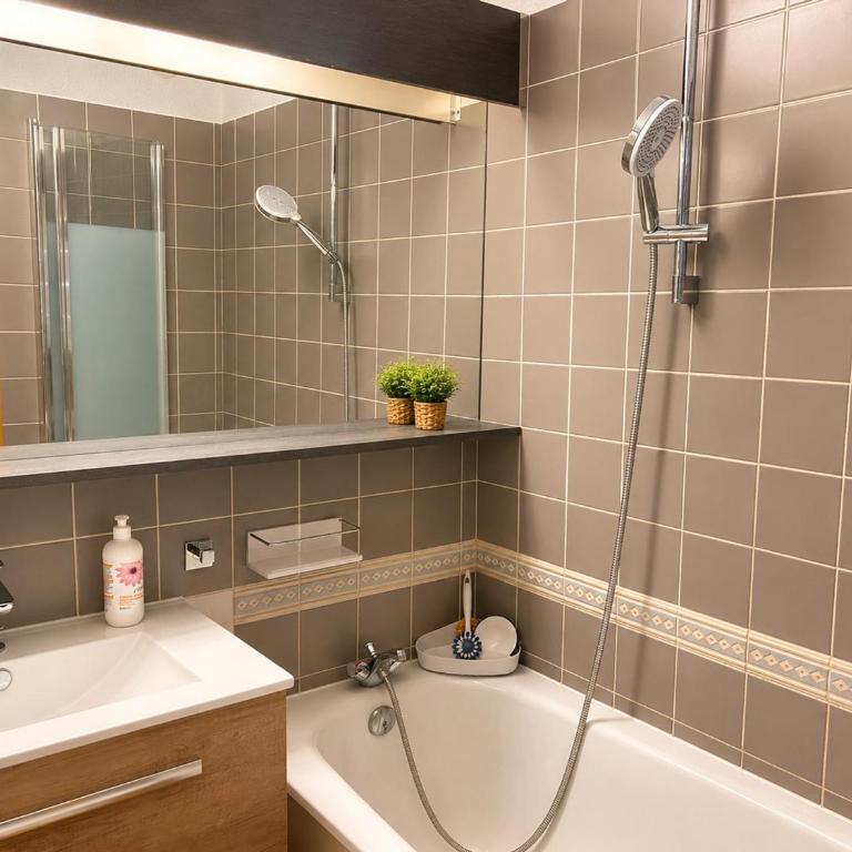 2 pièces confortable près des pistes, balcon, WIFI - Appartement 1 Chambre - 9
