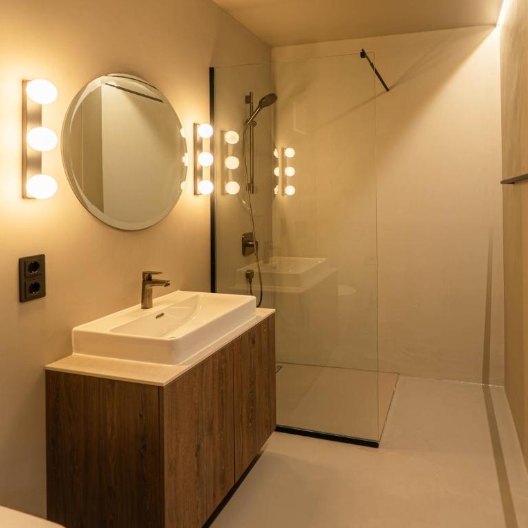 Conlon House Central - "Conlon Room" - 6