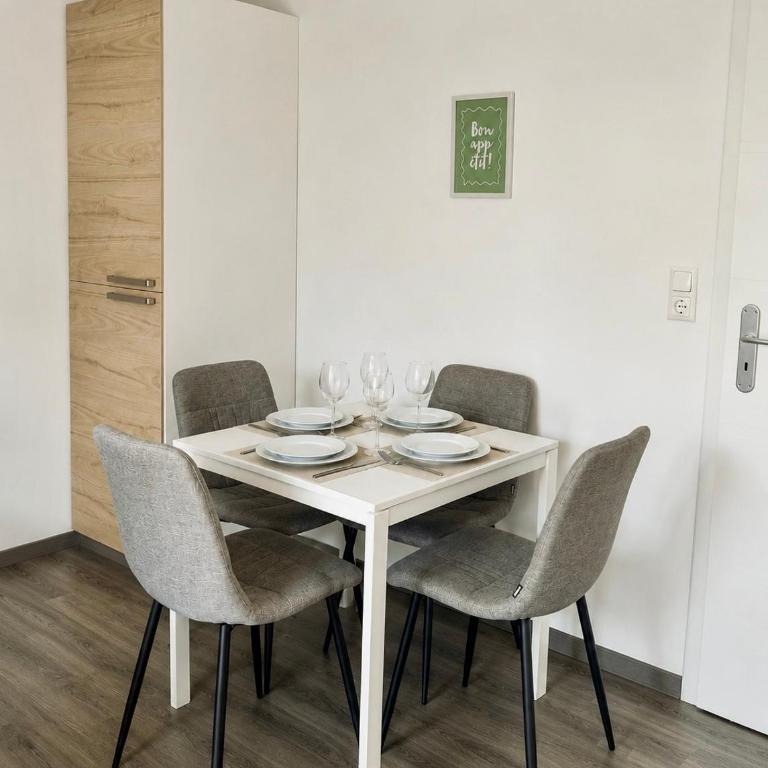 Cozy Apartment with Terrace & Free Parking - Apartment mit 1 Schlafzimmer - 4