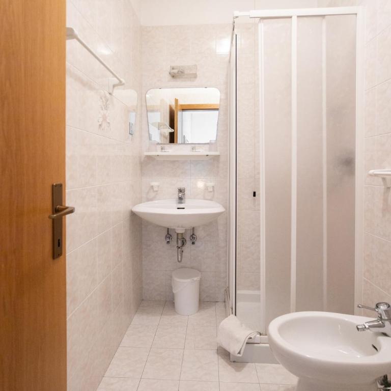 Casa per Ferie Le Rais - Camera Matrimoniale/Doppia con Letti Singoli con Bagno Privato - 8