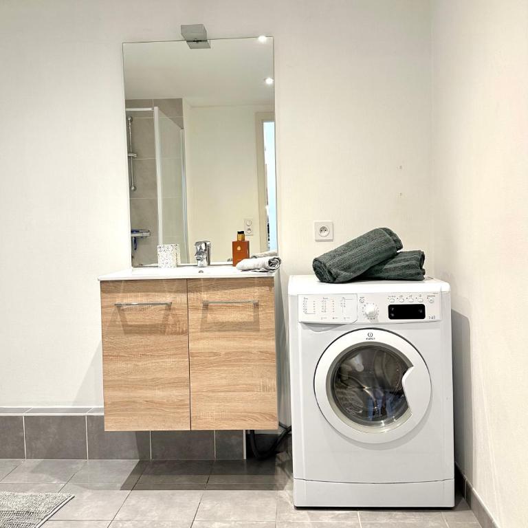 Charmant 2 pièces avec terrasse & tram à 5 min - Appartement 1 Chambre - 20