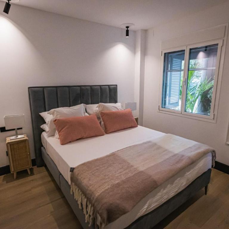 All About Puente Romano Deluxe Apt - Apartment - 4