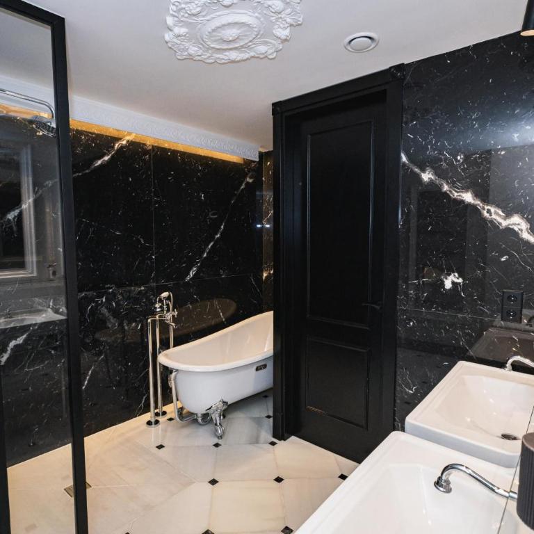 All About Puente Romano Deluxe Apt - Apartment - 7
