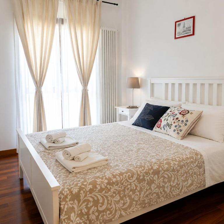 The Red Suite in Florence with Free Parking - Two-Bedroom Apartment with private parking - 7