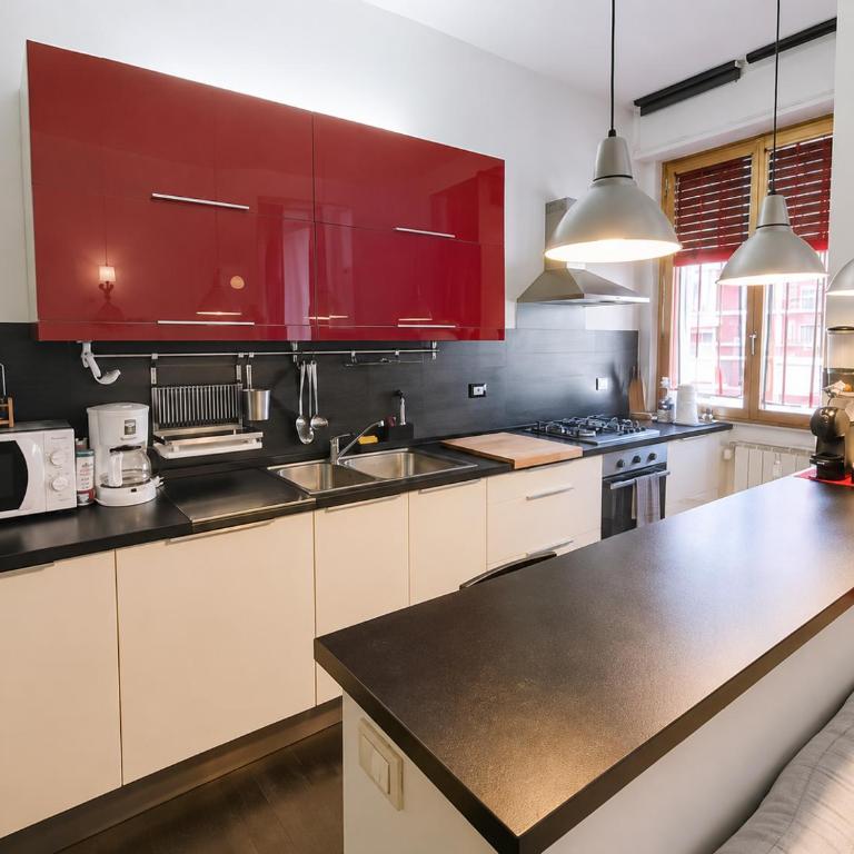 The Red Suite in Florence with Free Parking - Two-Bedroom Apartment with private parking - 3