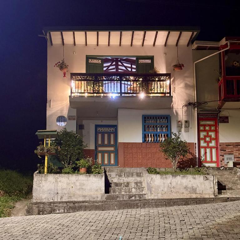 Blomst Casa Hostal - Four-Bedroom Apartment with Balcony - 4