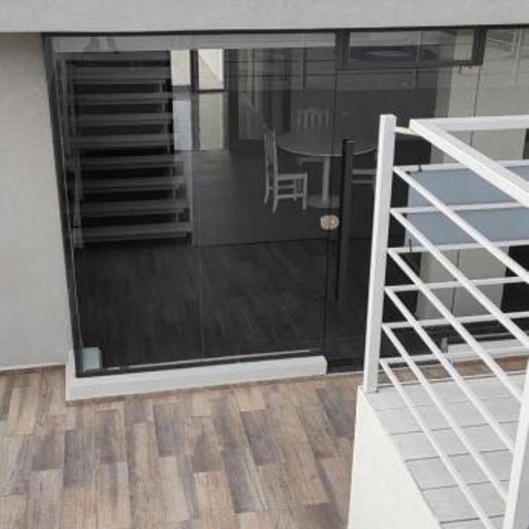 Departamento moderno con cochera y WiFi Excelente ubicación, Villa Carlos Paz - Apartamento de 1 dormitorio - 2