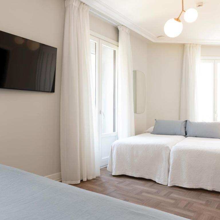 Hotel Sauce - Family Room - 2