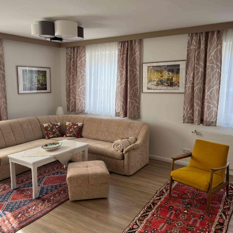 ALTSTADT-APARTMENTS Bad Radkersburg - Ihr Zuhause auf Reisen - Gediegene 88 m² Ferienwohnung „Weißburgunder“ - 1. OG Terrasse Innenhof - 1