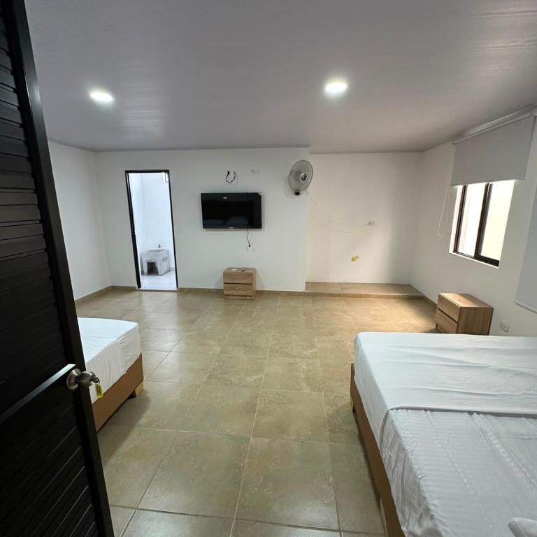 Hotel Central Park Cartago - Habitación Familiar - 2