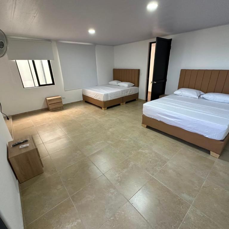 Hotel Central Park Cartago - Habitación Familiar - 8