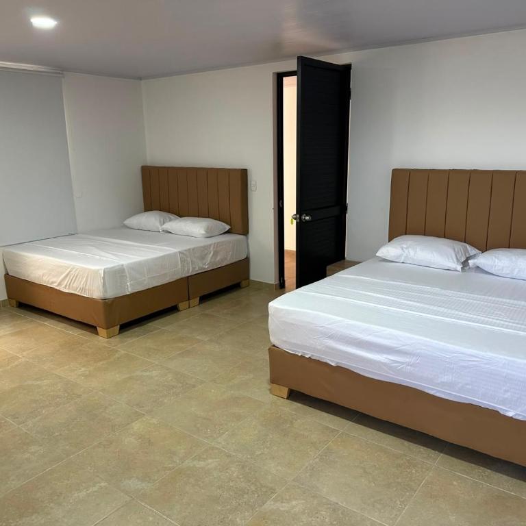 Hotel Central Park Cartago - Habitación Familiar - 9