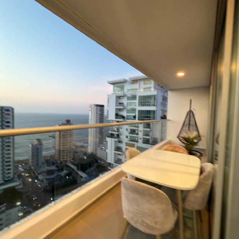 Apartamento Moderno y Lujoso con vista al Mar PISO19 - Cerca a la Ciudad Amurallada - Three-Bedroom Apartment - 2