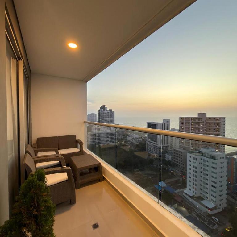 Apartamento Moderno y Lujoso con vista al Mar PISO19 - Cerca a la Ciudad Amurallada - Three-Bedroom Apartment - 4