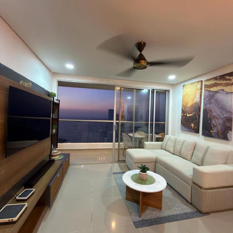 Apartamento Moderno y Lujoso con vista al Mar PISO19 - Cerca a la Ciudad Amurallada - Three-Bedroom Apartment - 1