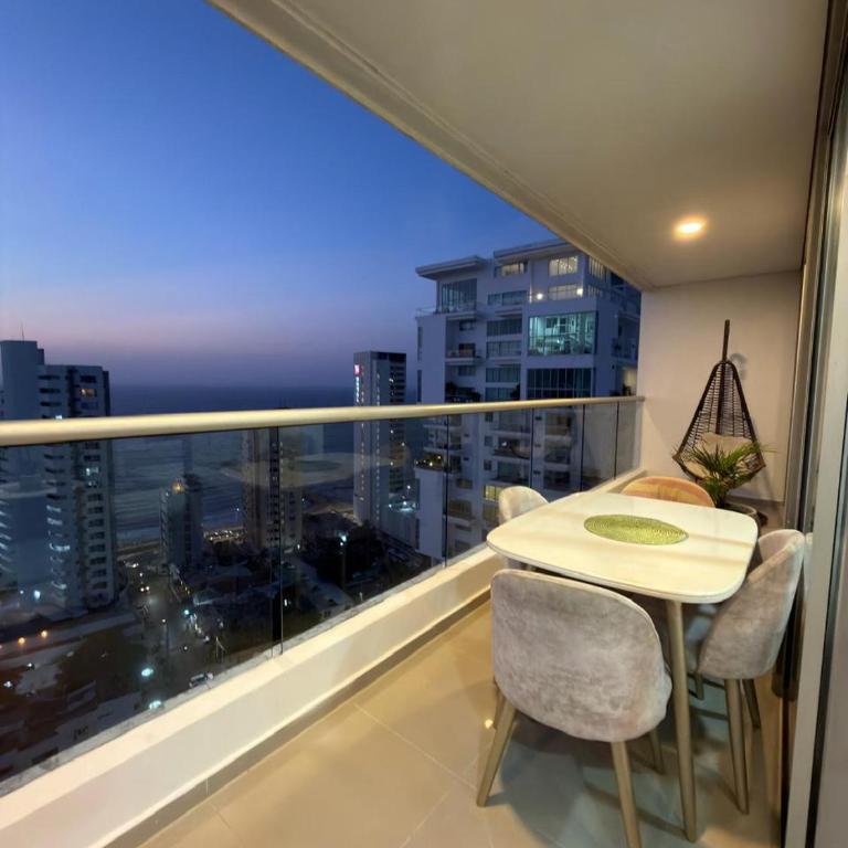 Apartamento Moderno y Lujoso con vista al Mar PISO19 - Cerca a la Ciudad Amurallada - Three-Bedroom Apartment - 5
