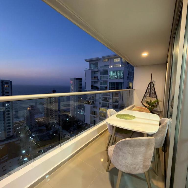 Apartamento Moderno y Lujoso con vista al Mar PISO19 - Cerca a la Ciudad Amurallada - Three-Bedroom Apartment - 17