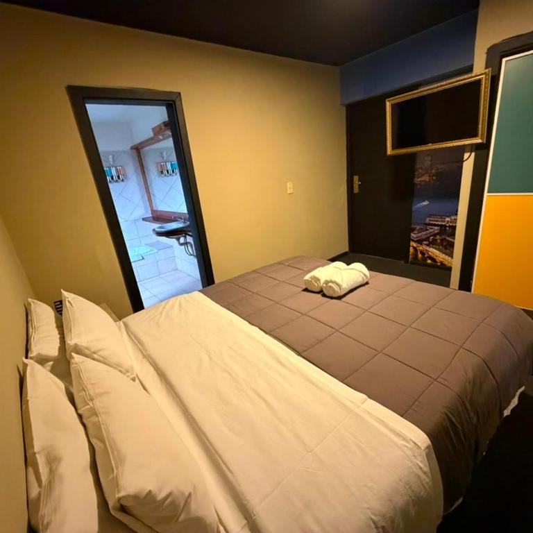 Hotel BellaVista - Queen Room - 1