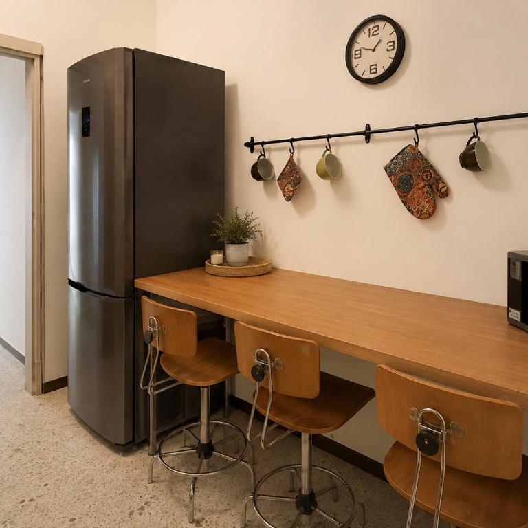 LIKE Hostel - 6-Bed Mixed Dormitory Room - 4